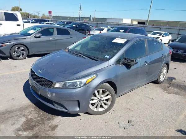 3KPFL4A78HE035215 2017 KIA FORTE - Image 2