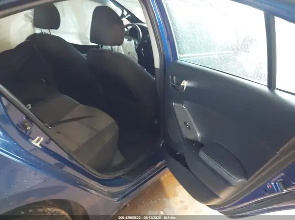 3KPFL4A78HE039071 2017 KIA FORTE - Image 8