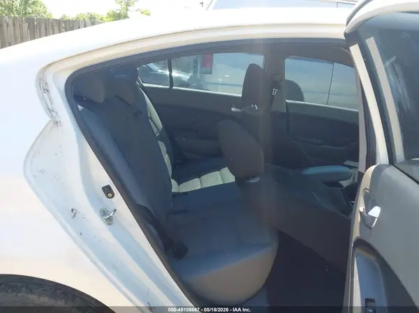 3KPFL4A78HE042651 2017 KIA FORTE - Image 8