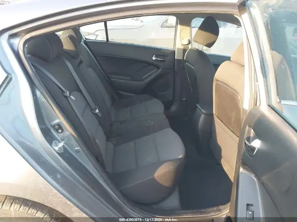 3KPFL4A78HE043346 2017 KIA FORTE - Image 8