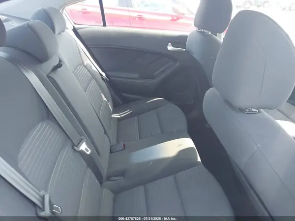 3KPFL4A78HE044156 2017 KIA FORTE - Image 8