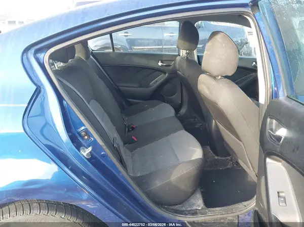 3KPFL4A78HE044576 2017 KIA FORTE - Image 8