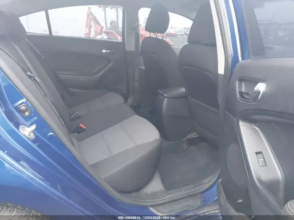 3KPFL4A78HE046392 2017 KIA FORTE - Image 8
