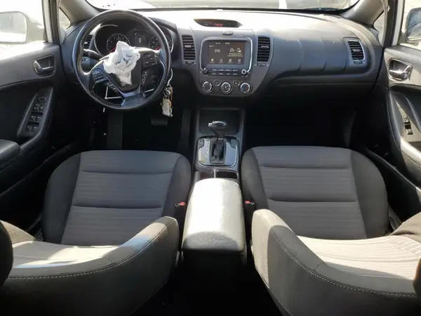 3KPFL4A78HE046506 2017 KIA FORTE - Image 8