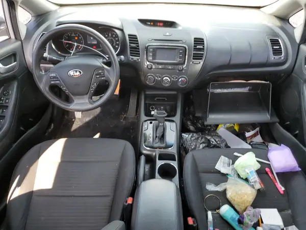 3KPFL4A78HE048076 2017 KIA FORTE - Image 8
