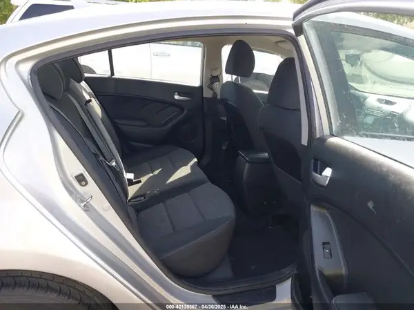 3KPFL4A78HE051978 2017 KIA FORTE - Image 8