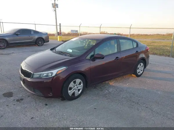 3KPFL4A78HE053049 2017 KIA FORTE - Image 2