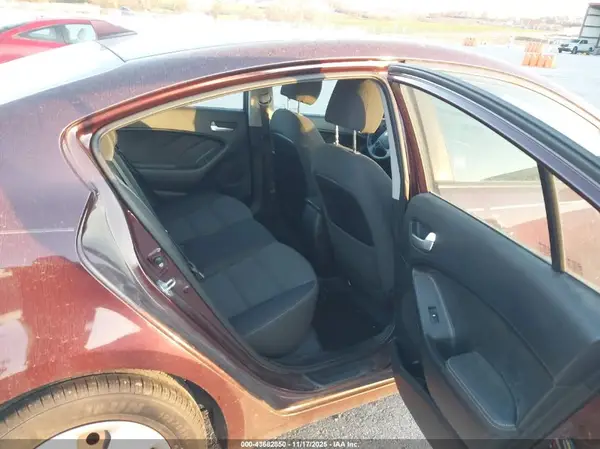 3KPFL4A78HE053049 2017 KIA FORTE - Image 8