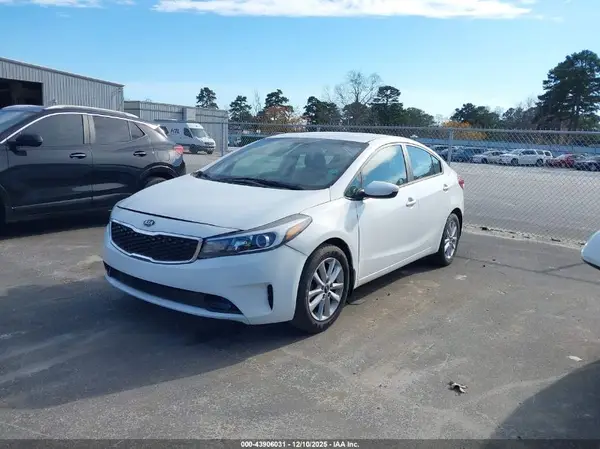 3KPFL4A78HE054198 2017 KIA FORTE - Image 2