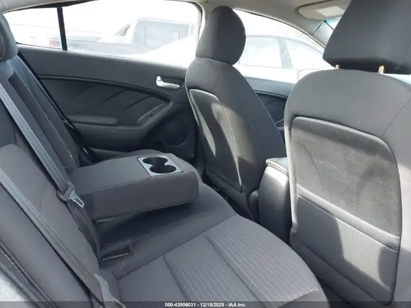 3KPFL4A78HE054198 2017 KIA FORTE - Image 8