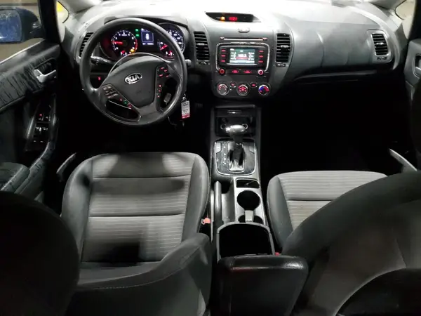 3KPFL4A78HE057330 2017 KIA FORTE - Image 8
