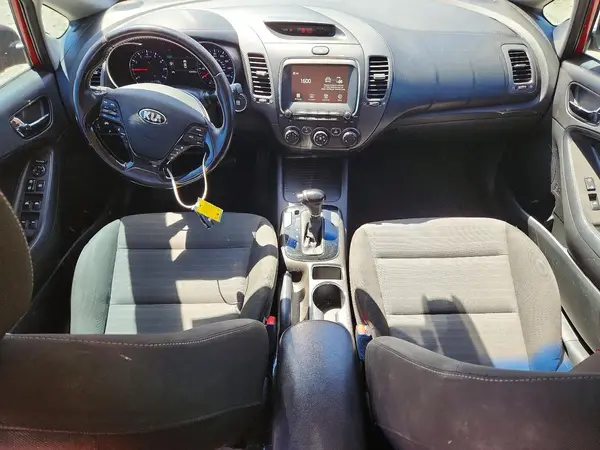 3KPFL4A78HE058266 2017 KIA FORTE - Image 8