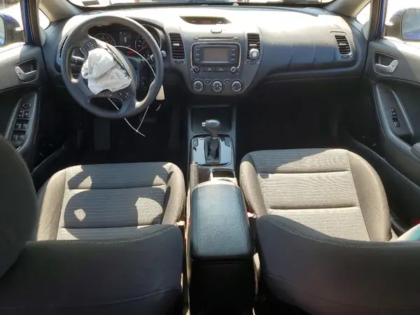 3KPFL4A78HE065685 2017 KIA FORTE - Image 8