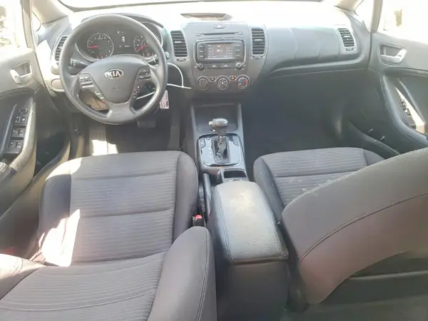 3KPFL4A78HE065914 2017 KIA FORTE - Image 8