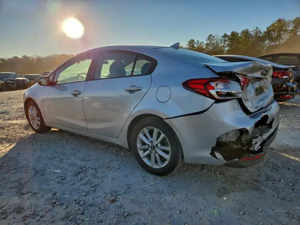3KPFL4A78HE067565 2017 KIA FORTE - Image 2