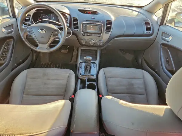 3KPFL4A78HE067565 2017 KIA FORTE - Image 8