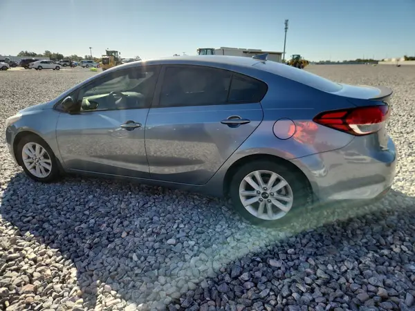 3KPFL4A78HE071146 2017 KIA FORTE - Image 2