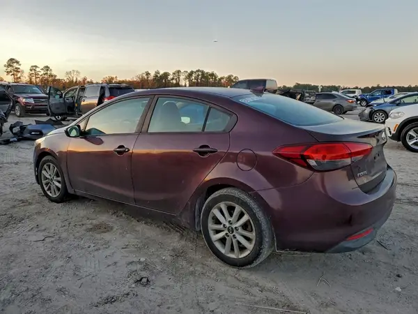 3KPFL4A78HE080333 2017 KIA FORTE - Image 2