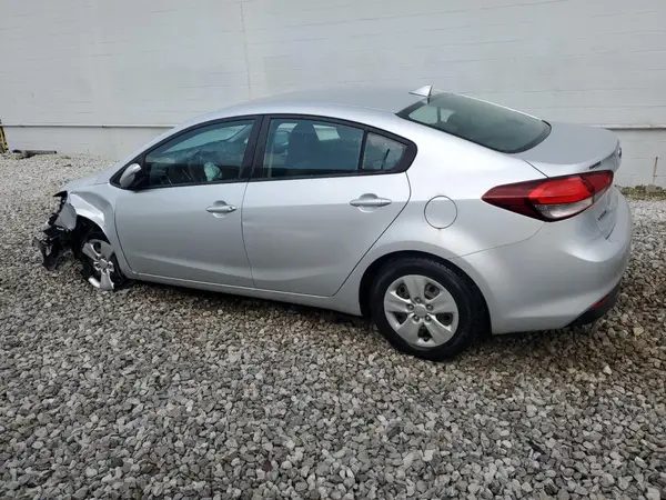 3KPFL4A78HE082518 2017 KIA FORTE - Image 2
