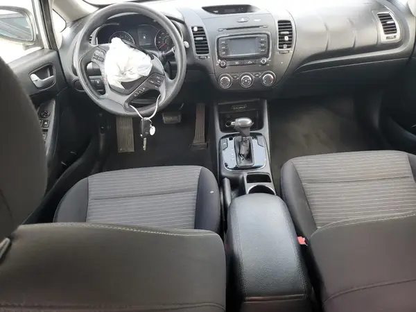 3KPFL4A78HE082518 2017 KIA FORTE - Image 8