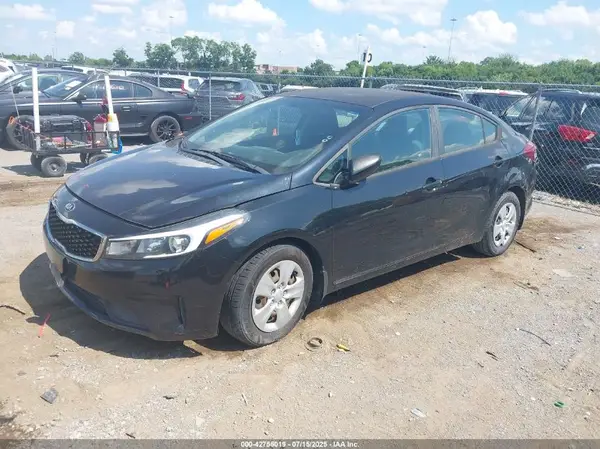 3KPFL4A78HE096886 2017 KIA FORTE - Image 2