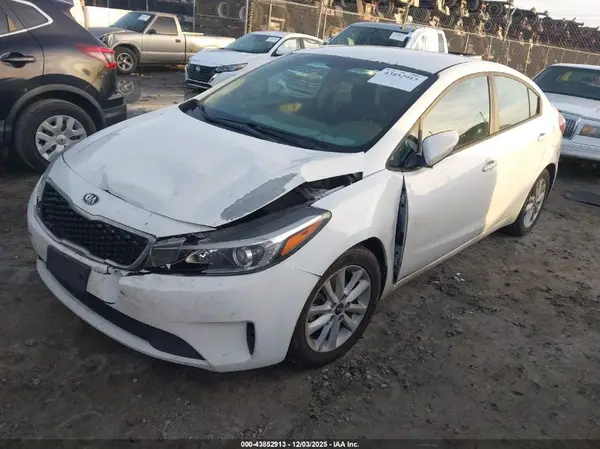 3KPFL4A78HE101231 2017 KIA FORTE - Image 2