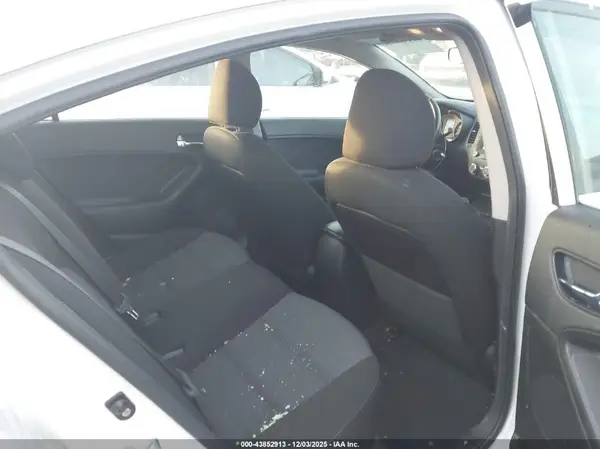 3KPFL4A78HE101231 2017 KIA FORTE - Image 8