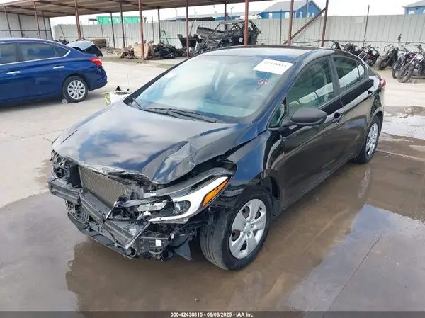 3KPFL4A78HE103125 2017 KIA FORTE - Image 2