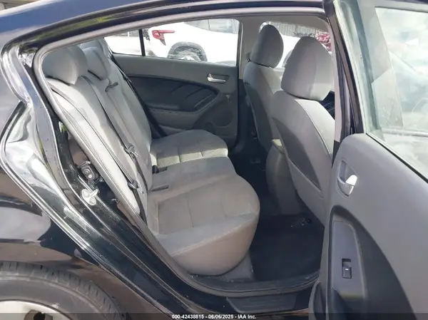 3KPFL4A78HE103125 2017 KIA FORTE - Image 8