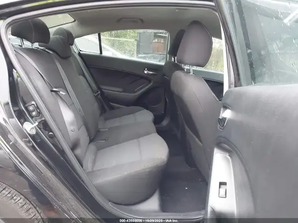 3KPFL4A78HE104954 2017 KIA FORTE - Image 8