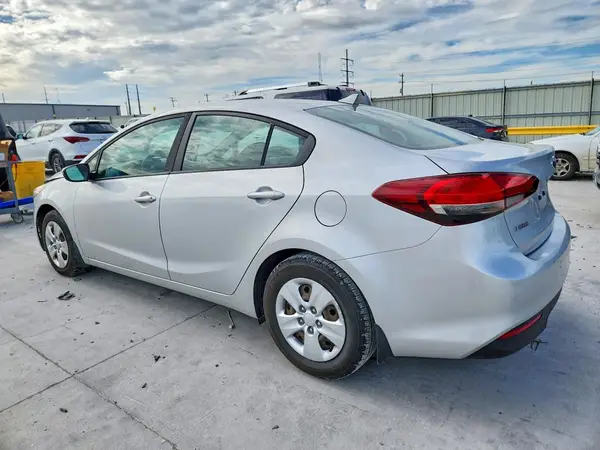 3KPFL4A78HE114383 2017 KIA FORTE - Image 2