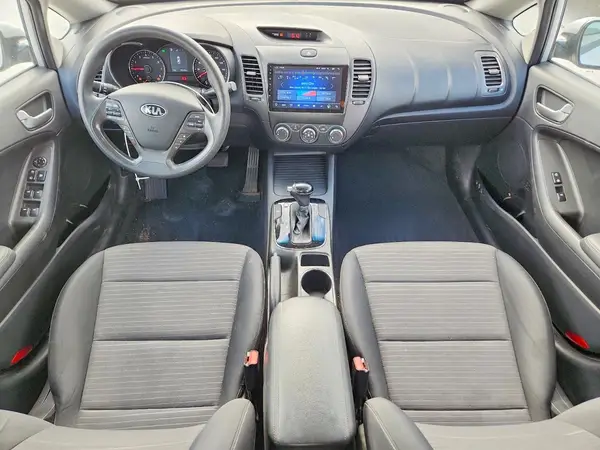 3KPFL4A78HE114383 2017 KIA FORTE - Image 8