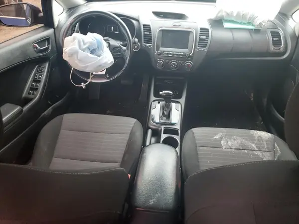 3KPFL4A78HE115713 2017 KIA FORTE - Image 8