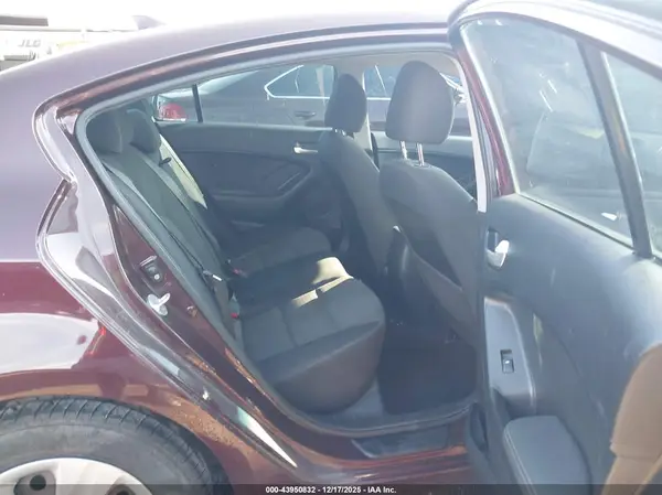 3KPFL4A78HE121236 2017 KIA FORTE - Image 8