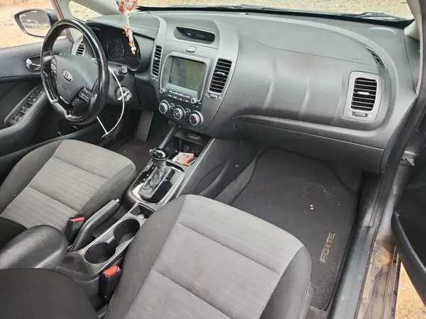 3KPFL4A78HE122855 2017 KIA FORTE - Image 8