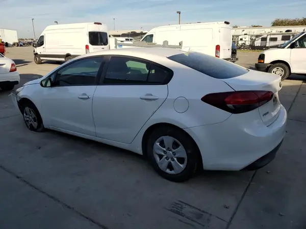 3KPFL4A78HE123018 2017 KIA FORTE - Image 2