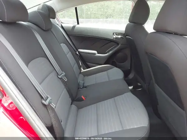 3KPFL4A78HE125805 2017 KIA FORTE - Image 8