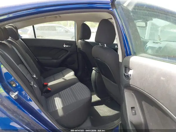 3KPFL4A78HE126095 2017 KIA FORTE - Image 8