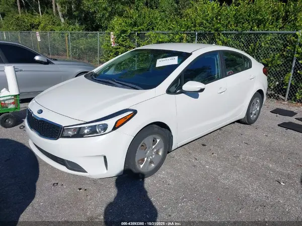 3KPFL4A78HE128784 2017 KIA FORTE - Image 2