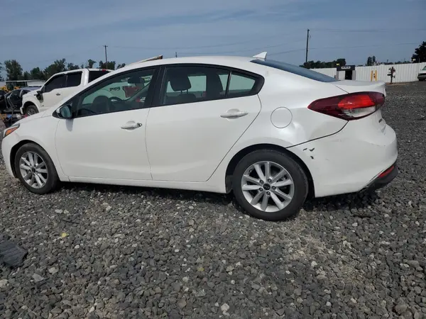 3KPFL4A78HE132060 2017 KIA FORTE - Image 2