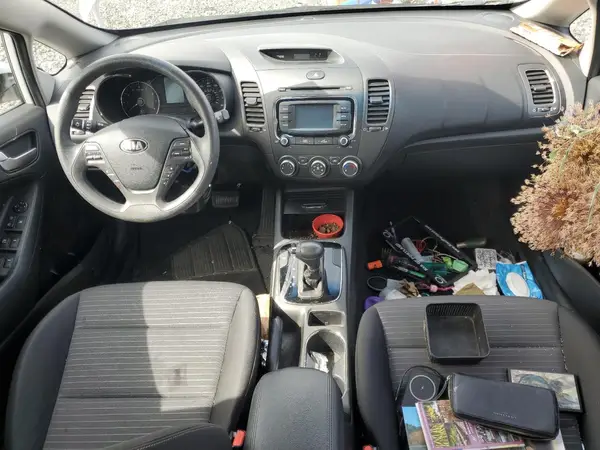 3KPFL4A78HE132060 2017 KIA FORTE - Image 8