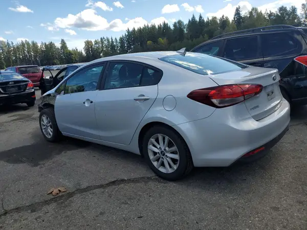 3KPFL4A78HE132950 2017 KIA FORTE - Image 2