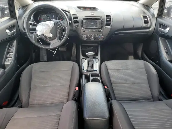3KPFL4A78HE135055 2017 KIA FORTE - Image 8