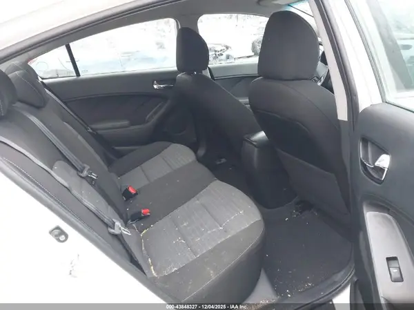 3KPFL4A78HE136321 2017 KIA FORTE - Image 8