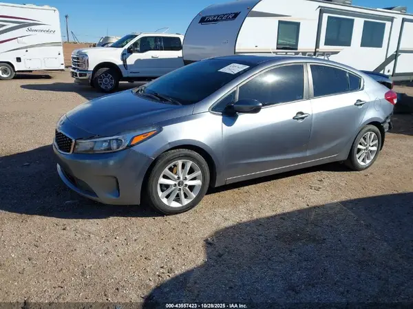 3KPFL4A78HE137212 2017 KIA FORTE - Image 2