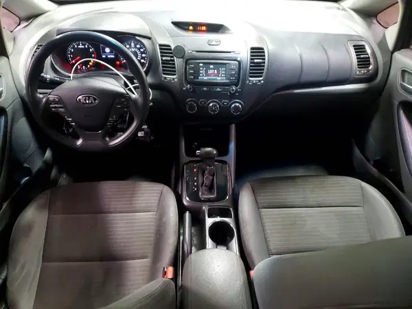 3KPFL4A78HE140563 2017 KIA FORTE - Image 8