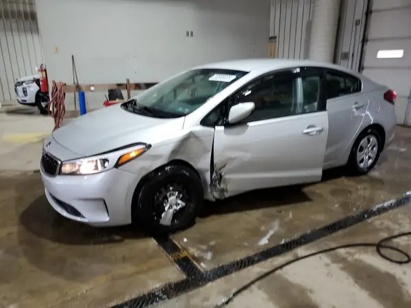 3KPFL4A78HE143897 2017 KIA FORTE - Image 1