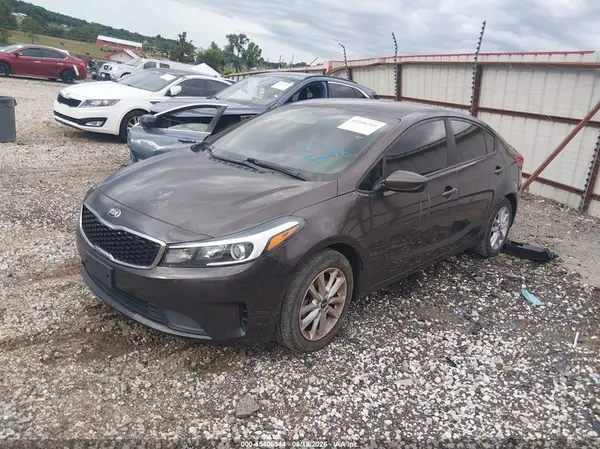 3KPFL4A78HE145696 2017 KIA FORTE - Image 2