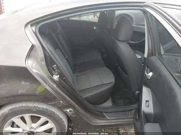 3KPFL4A78HE145696 2017 KIA FORTE - Image 8