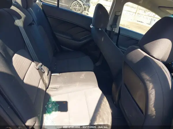 3KPFL4A78HE145715 2017 KIA FORTE - Image 8